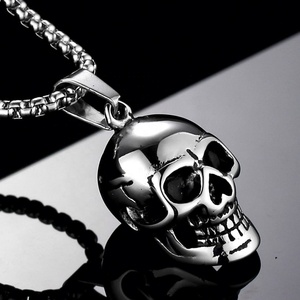 Colgante de Acero de Titanio con Calavera Exagerada para Hombre, Estilo Retro Punk Rock Gótico Hipster, Económico y con Personalidad - Product Image 4