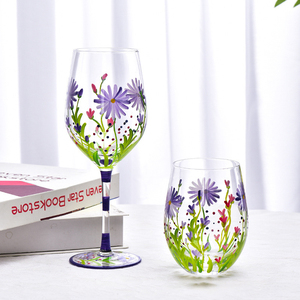 Verres à vin rouge peints à la main pour la maison et l'usage personnel, avec des motifs frais et artistiques - Product Image 2