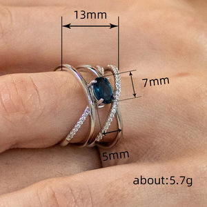 Anello Statement Geometrico Ovale Intrecciato a Strati Stile Londinese Minimalista, Gioielli di Moda - Product Image 4