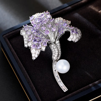 Haut de gamme luxe cuivre bijoux fleur broche femmes perle naturelle Zircon oeillet broche