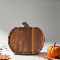 Plateau de service en bois d'acacia fait main en forme de citrouille avec poignée, planche à charcuterie gravée, cadeau de fêtes