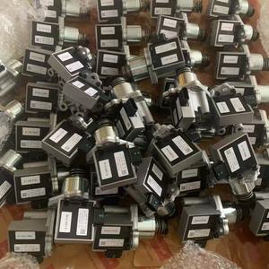 Pièces détachées pour excavatrices : Pompe d'injection de carburant moteur 4TNV984, 4TNV94 - Régulateur - Solénoïde d'actionneur - 729924-51310 - 729925-51300 - Product Image 3