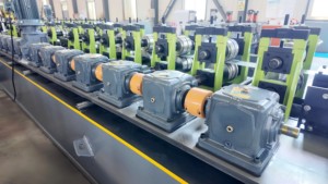 Machine de formage de profilés en acier léger CU entièrement automatique, Équipement de formage de profilés en U et de rails CU CNC PLC, Approvisionnement <span class=keywords><strong>direct</strong></span> usine - Product Image 4
