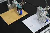 Sistem Isi Ulang Tinta TIJ 400ml Kantong Tinta Massal untuk Printer Inkjet TIJ2.5 Tinta Berbasis Pelarut Otomatis untuk Printer Tagihan/Tabung