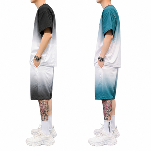 Ensemble t-shirt et short oversize à dégradé pour homme |   Ensemble Premium Streetwear d'été dégradé deux pièces : T-shirt et short - Product Image 3