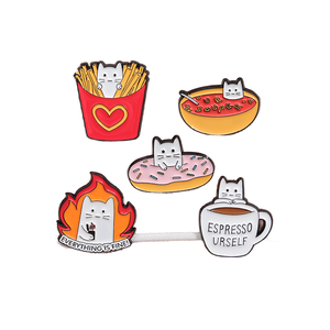 Nouveau blanc personnalisable pour les épingles en métal <span class=keywords><strong>de</strong></span> <span class=keywords><strong>chat</strong></span> Badges d'animaux mignons avec impression UV <span class=keywords><strong>Nom</strong></span> <span class=keywords><strong>de</strong></span> logo personnalisé sur les badges <span class=keywords><strong>de</strong></span> chapeau en émail - Product Image 4