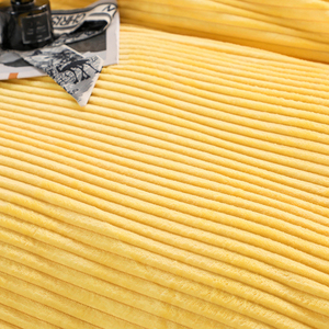 Juego de Edredón de Invierno de Cuatro Piezas, Grueso, de Felpa de Coral con Relleno de Lana, Resistente al Agua, Ropa de Cama de Calidad - Product Image 4