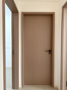 Porte intérieure moderne minimaliste en panneau de mélamine sans peinture pour chambres, salles de bain et cuisines, conçue à Chongqing - Product Image 2