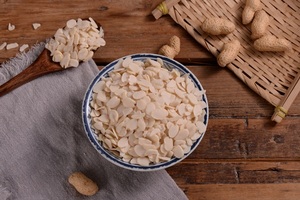 Nihewan Flocons d'arachides sans peau prêts à l'exportation, faible teneur en aflatoxine, 5 kg, emballés en sacs, tranches d'arachides blanchies crues - Product Image 2