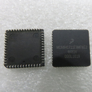 แพ็กเกจ MC68HC711E9MFNE2อิเล็กทรอนิกส์วงจรรวมใหม่ดั้งเดิมชิปวงจรรวมส่วนประกอบ SMD - Product Image 1