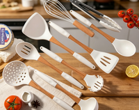 Cadeau de Noël - Ensemble de 33 ustensiles de cuisine en silicone antiadhésifs avec manches en bois et support inclus, cuillères incluses