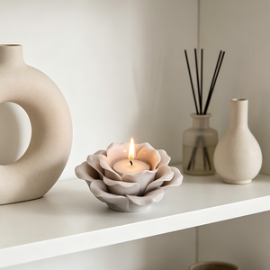 Porte-bougie en forme de rose blanche fait main pour la décoration de la maison - Product Image 3