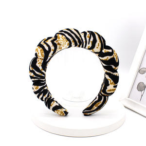 Bandeau en tissu tressé imprimé léopard IFOND avec rembourrage en éponge, matière polyester pour le port quotidien des femmes, SPA, maquillage, beauté - Product Image 2