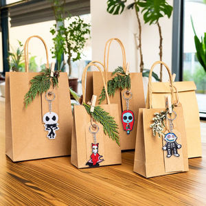 Nuevo Llavero de Goma Personalizado con Diseño de 'The Nightmare Before Christmas', Ecológico, Duradero, en Forma Personalizada, Venta al Por Mayor - Product Image 2