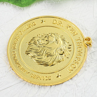 Médailles personnalisées en alliage de zinc plaqué or rond avec figurines de lions en relief 3D haute définition, souvenir, pendentif