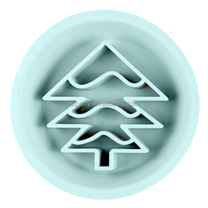 Cão bonito Alimentador Lento Xmas Tree <span class=keywords><strong>20cm</strong></span> Silicone <span class=keywords><strong>Pet</strong></span> Lick Mat Enriquecimento <span class=keywords><strong>Bowl</strong></span> para o Presente - Product Image 1