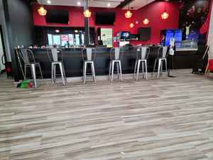 Mesa de Comedor con Sillas de Madera Estándar, Tapizadas en PU Rojo, para Restaurante de Comida Rápida, Estilo Moderno <span class=keywords><strong>y</strong></span> Contemporáneo - Product Image 5