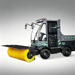 Camion déneigeur 4x4 tout temps avec différentiels anti-blocage, élévateur de balais hydraulique et fonction de virage pour rondesaux - Product Image 4
