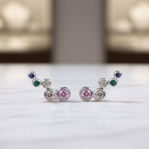 Orecchini a lobo trendy in oro bianco con strass di cristallo e montatura geometrica a castone per donna, gioielli da festa - Product Image 2