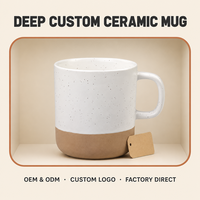 Juego de Tazas Modernas con Diseño Moteado y Base Bicolor en Terracota para Exhibición en Mostradores de Cocina Minimalistas