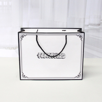 Sac cadeau en papier fourre-tout de luxe imprimé avec logo personnalisé, sac à provisions d'emballage de boutique avec logos, sacs en papier avec votre propre logo