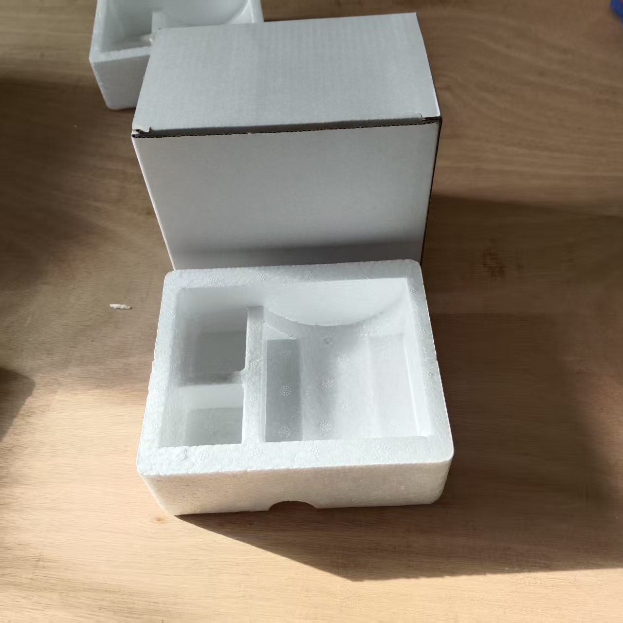 Copa blanca de capa de grado AA, caja blanca de espuma personalizada basada en la imagen proporcionada.