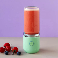 Hoge kwaliteit oplaadbare persoonlijke mini smoothie maker draagbare blender voor kamperen en het maken van fruitsap