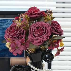 Bouquet de roses artificielles Plain Realm, 7 têtes, fleurs en soie multicouches avec bords brûlés pour la décoration intérieure et les accessoires de mariage - Product Image 2