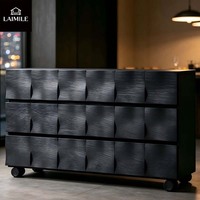 Commode noire moderne à 9 tiroirs avec façade incurvée et roulettes, une pièce en bois luxueuse idéale pour votre chambre ou votre salon