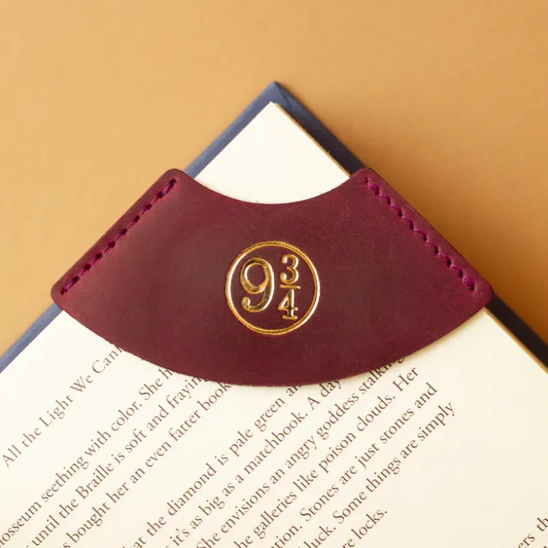 Factory Personalized High Quality Leather Book Marks Fan Shaped Bookmark Page Corner Book Lover Gift