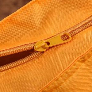Sacs fourre-tout en tissu Oxford imperméable de style classique avec logo personnalisé, impression sérigraphique, portables et pliables pour les voyages des femmes - Product Image 4