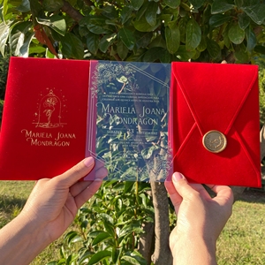 Bellezza personalizzata e la bestia a tema lamina d'oro stampata in acrilico invito a nozze Quinceanera busta di velluto blu scuro - Product Image 3