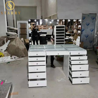 Ensemble de table de maquillage moderne en bois pour salon de beauté avec miroir sur pied LED et éclairage, idéal pour chambre à coucher en appartement