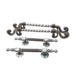 Poignée de porte rustique industrielle en acier et fer forgé, tirette de fenêtre en corde, quincaillerie artisanale sur mesure pour hôtels, maisons élégantes et villas de luxe - Product Image 1