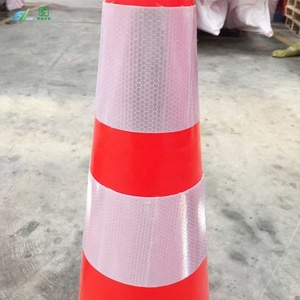 Cône de signalisation routière réfléchissant en PVC de 700 mm de haut avec anneau pour la sécurité routière – Produit essentiel d'avertissement pour la sécurité des voies publiques - Product Image 5