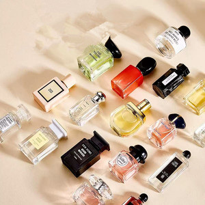 Mini vaporisateur d'eau de <span class=keywords><strong>parfum</strong></span> 7,5 ml pour femmes, <span class=keywords><strong>parfum</strong></span> léger, <span class=keywords><strong>parfum</strong></span> solide de poche, notes de fruits, lavande, bois, sensualité pour les voyages - Product Image 1