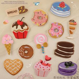 Grande collection de patchs autocollants mignons et colorés en forme de gâteau du désert, beignets, cupcakes et biscuits pour la décoration de chapeaux et de vêtements - Product Image 2