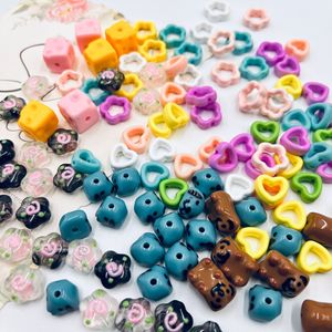 Perles acryliques de styles variés, creuses, <span class=keywords><strong>en</strong></span> forme de cœur, de fleur, d'ours et <span class=keywords><strong>en</strong></span> forme de cube, pour <span class=keywords><strong>la</strong></span> fabrication de bracelets, de porte-clés et de bijoux DIY - Product Image 1