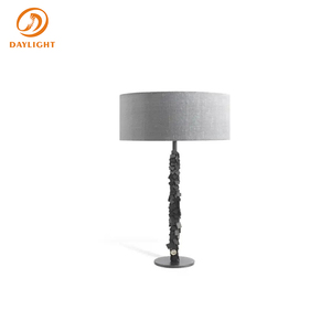 Lampe de table de luxe moderne avec pied en métal empilé et abat-jour en lin naturel/rotin, style Art Déco, lampe de bureau - Product Image 3