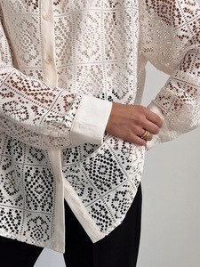 Enyami Chic Brand Feminino Leisure Lace Hollow Out Design Boxy camicie a maniche lunghe bianche camicette da donna Top allentato da donna - Product Image 2