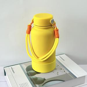 Bouteille isotherme à double paroi personnalisée, peinture en caoutchouc souple, petite ouverture, bouteille d'eau en acier inoxydable 650 ml - Product Image 6