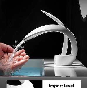 Rubinetto miscelatore monocomando da piano in <span class=keywords><strong>ottone</strong></span> spazzolato oro per lavabo <span class=keywords><strong>bagno</strong></span>, acqua calda e fredda - Product Image 3