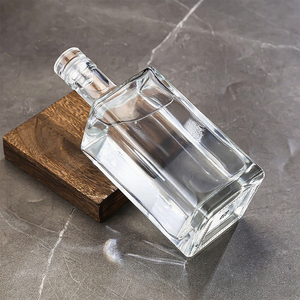 250 ml 500 ml 750 ml botellas <span class=keywords><strong>de</strong></span> vino <span class=keywords><strong>de</strong></span> cristal <span class=keywords><strong>de</strong></span> piedra volcánica hueca cuadrada para licores-Vodka Gin Sherry con tapas - Product Image 5