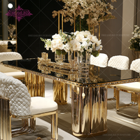 Table de banquet rectangulaire moderne en acier inoxydable doré, durable, avec plateau en verre luxueux, idéale pour mariages, fêtes et hôtels