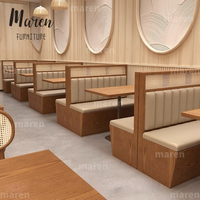Collection de meubles en bois sur mesure pour restaurants et hôtels : banquette de rangement, ensemble table et chaises, canapé, banc