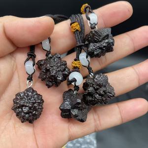 Collar con Colgante de King Kong Negro de Alta Calidad al por Mayor, Joyería Bohemia Elegante y a la Moda para el Día de San Valentín, para Hombres - Product Image 1