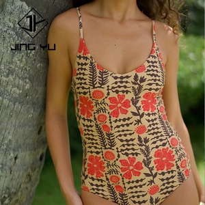 Maillot de bain une pièce OEM rouge vif imprimé ajouré personnalisé en nylon écologique - Product Image 3