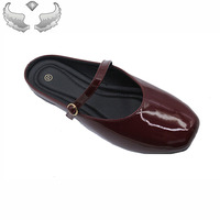 Sandales plates pour femmes de haute qualité, nouveau design estival, surface brillante confortable, vente en gros, stock prêt à être expédié