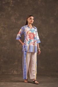 Ensemble coordonné élégant pour femmes, imprimé artistique, tunique asymétrique à col avec pantalon droit, tenue décontractée tendance - Product Image 3