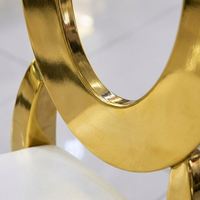 Chaise de mariage dorée à dossier rond ouvert avec coussin blanc pour banquets et événements